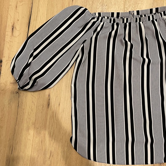 Off the shoulder button down top - Picture 2 of 2